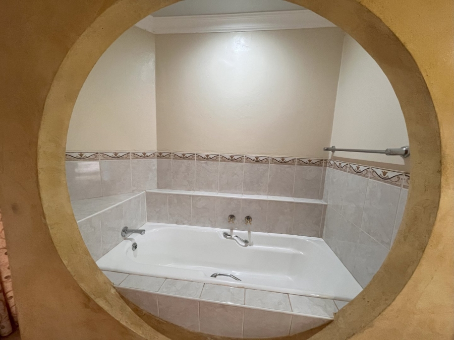 4 Bedroom Property for Sale in Heuwelsig Free State